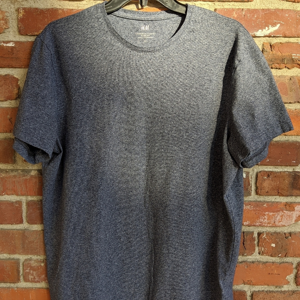 H & M Crew-neck T-shirt in soft cotton piqué.